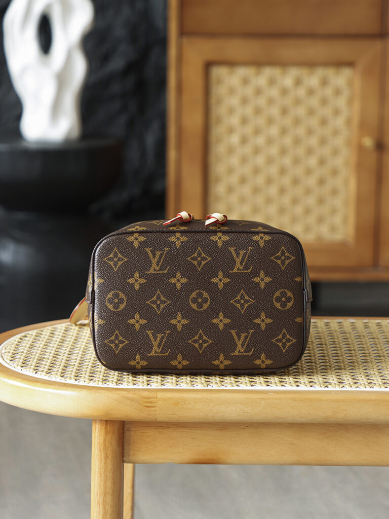 Bolsa Noe BB bucket em canvas Monogram 5