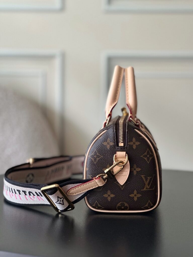 Bolsa Speedy Bandouliere 20 Monogram com alca larga 5