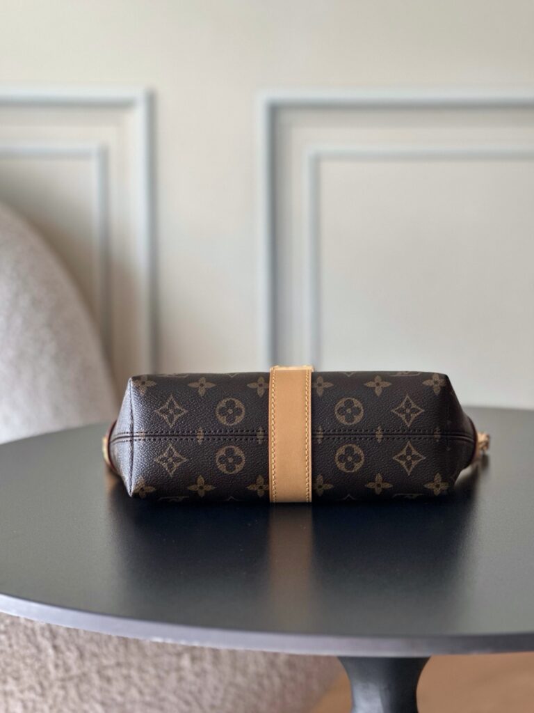 Bolsa Pochette Mia em canvas Monogram 5