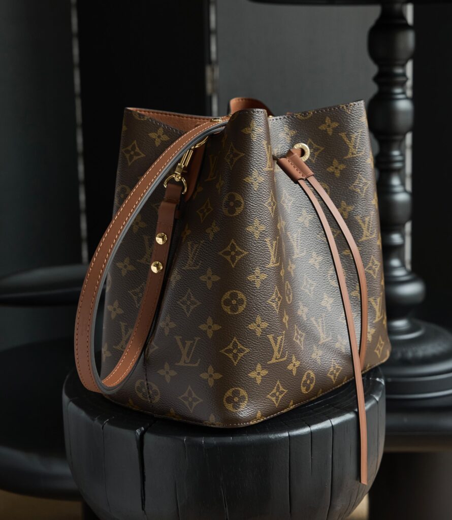 Bolsa Neonoe bucket em canvas Monogram 5