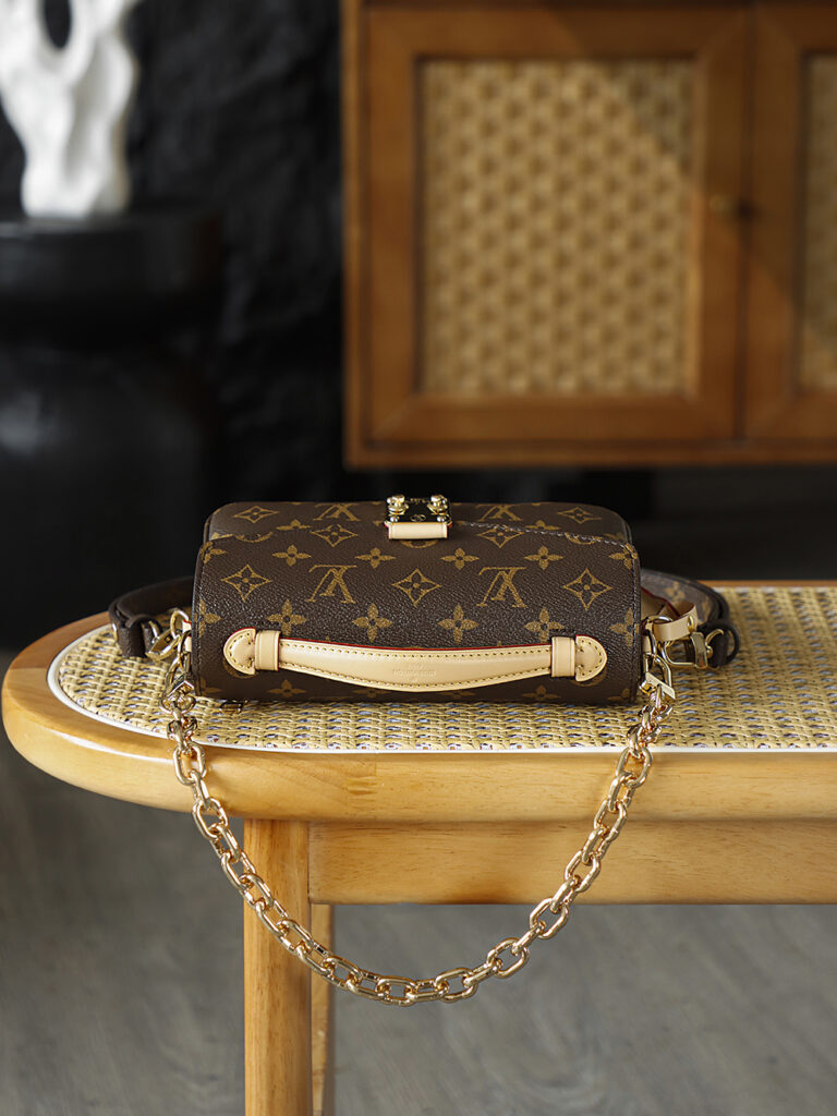 Bolsa Pochette Metis East West em canvas Monogram 5