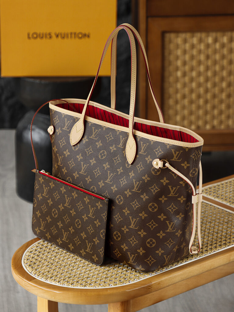 Bolsa Neverfull MM Monogram com interior vermelho cereja 6