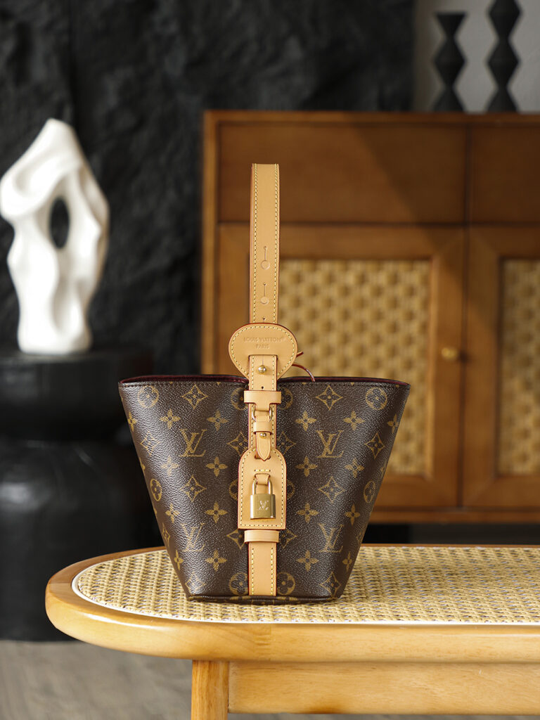 Bolsa All In BB bucket em canvas Monogram 6