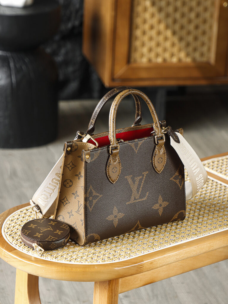 Bolsa Onthego PM em canvas Monogram Reverse 6