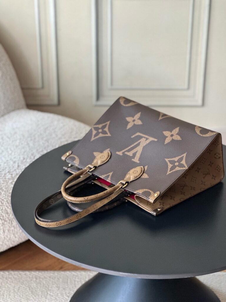 Bolsa Onthego MM em canvas Monogram Reverse 6