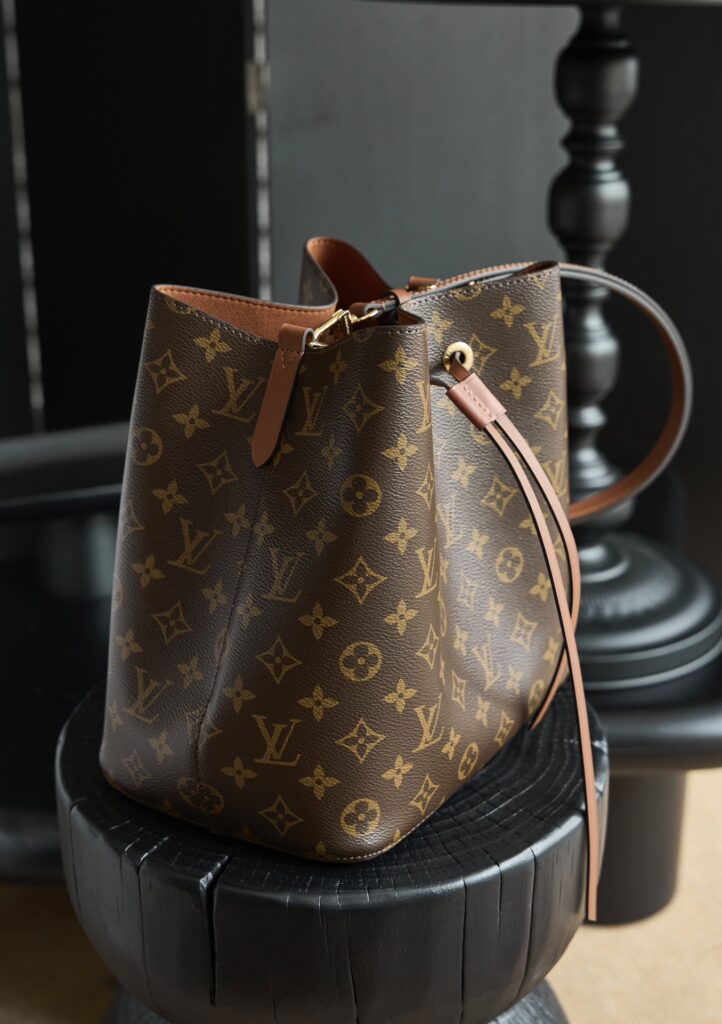Bolsa Neonoe bucket em canvas Monogram 6