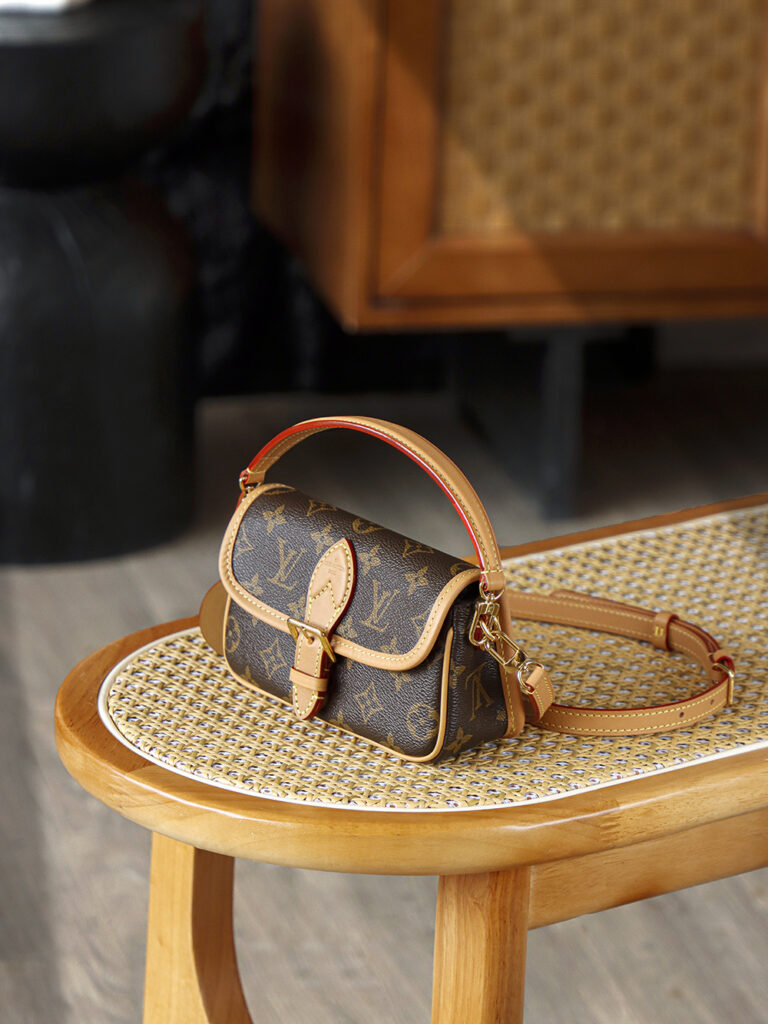Bolsa Nano Diane em canvas Monogram 6