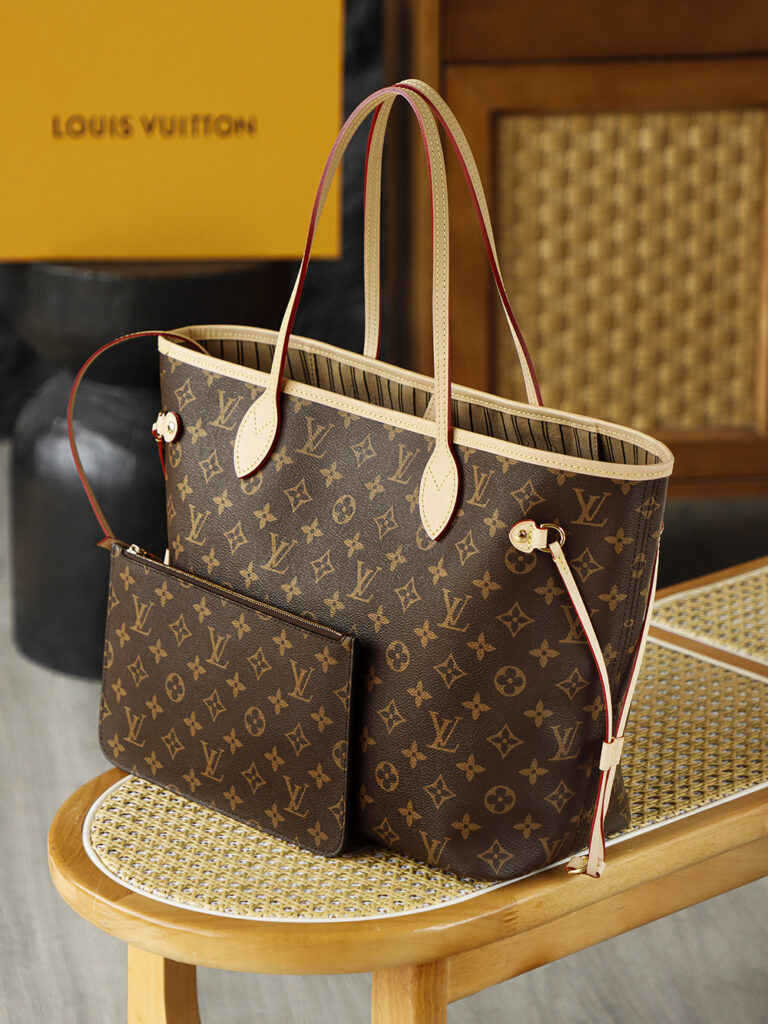 Bolsa Neverfull MM Monogram com interior bege 6