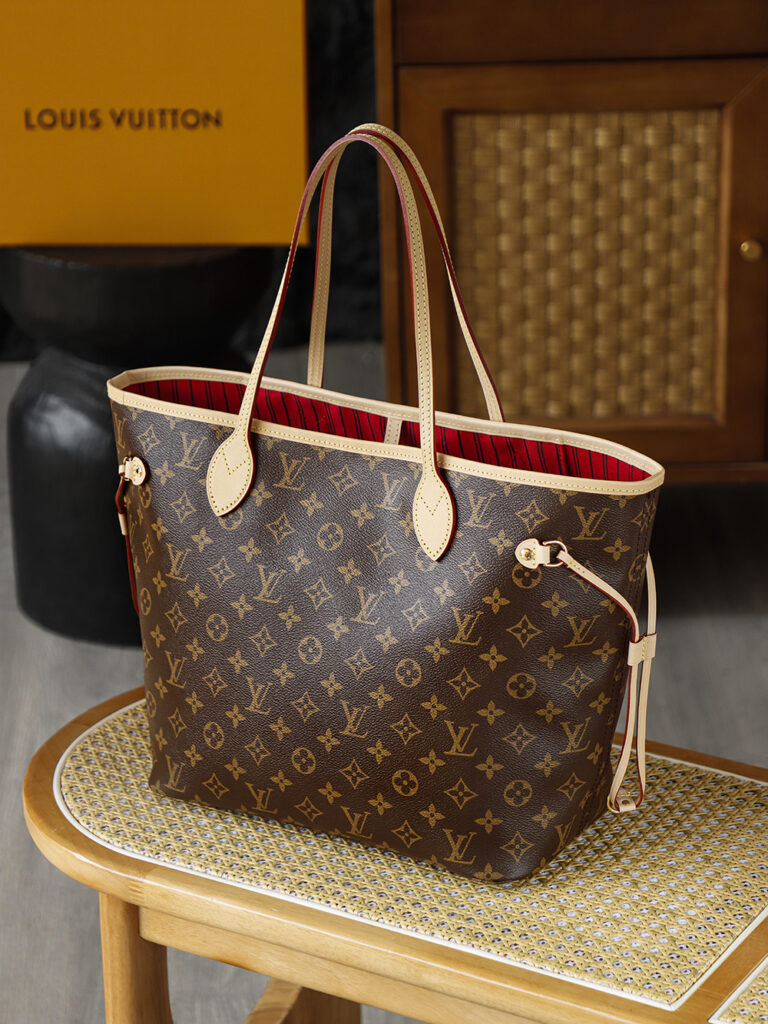 Bolsa Neverfull MM Monogram com interior vermelho cereja 7