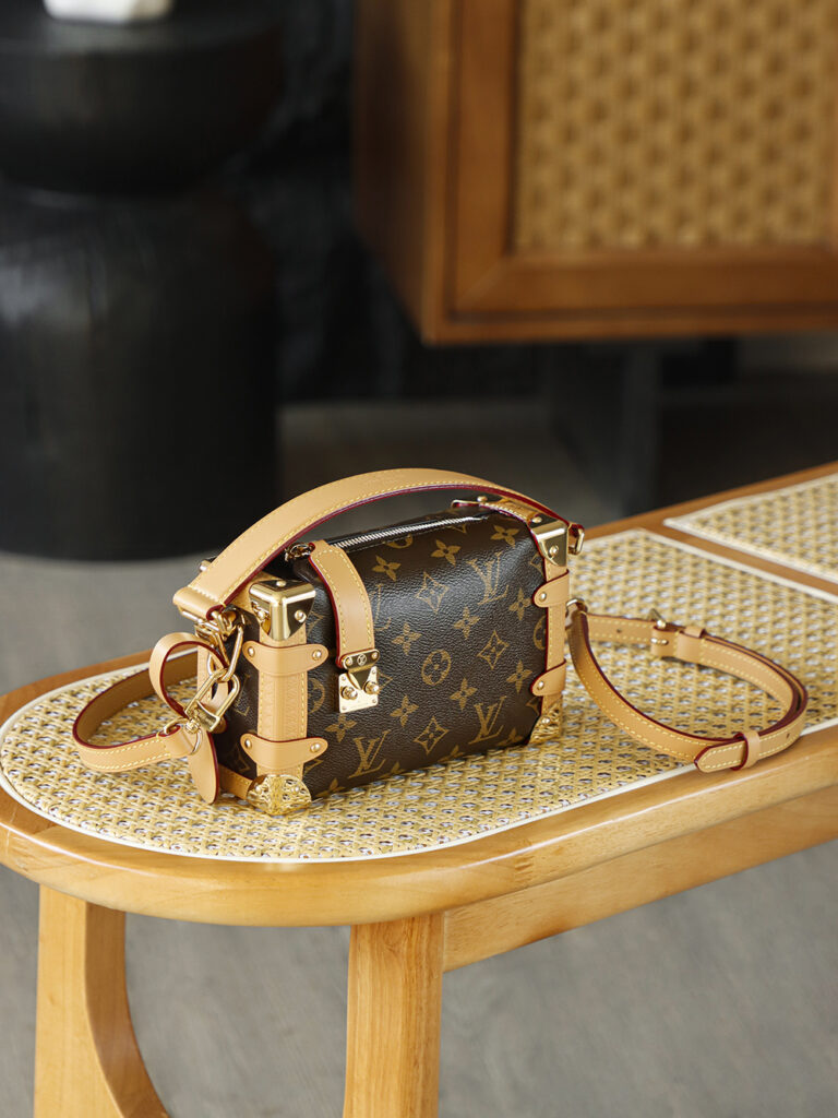 Bolsa Mini Soft Trunk em canvas Monogram 7