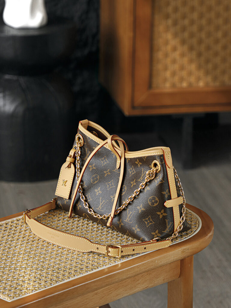 Bolsa CarryAll BB em canvas Monogram 7