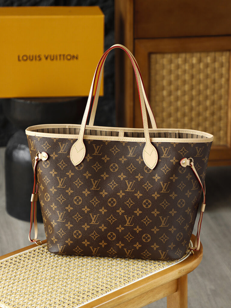 Bolsa Neverfull MM Monogram com interior bege 7