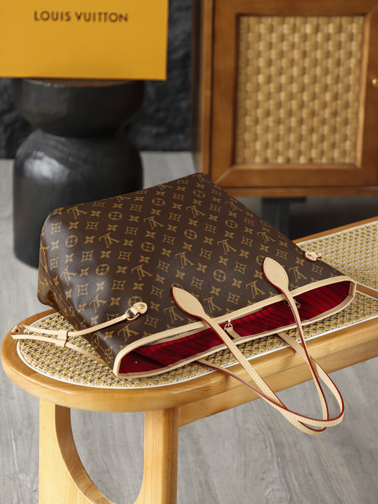Bolsa Neverfull MM Monogram com interior vermelho cereja 8