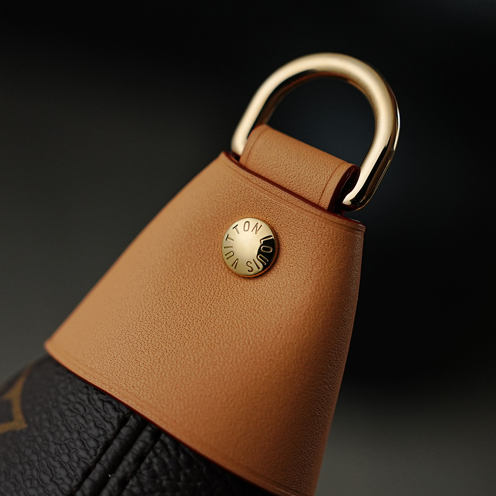 Bolsa Pochette Mia em canvas Monogram 8
