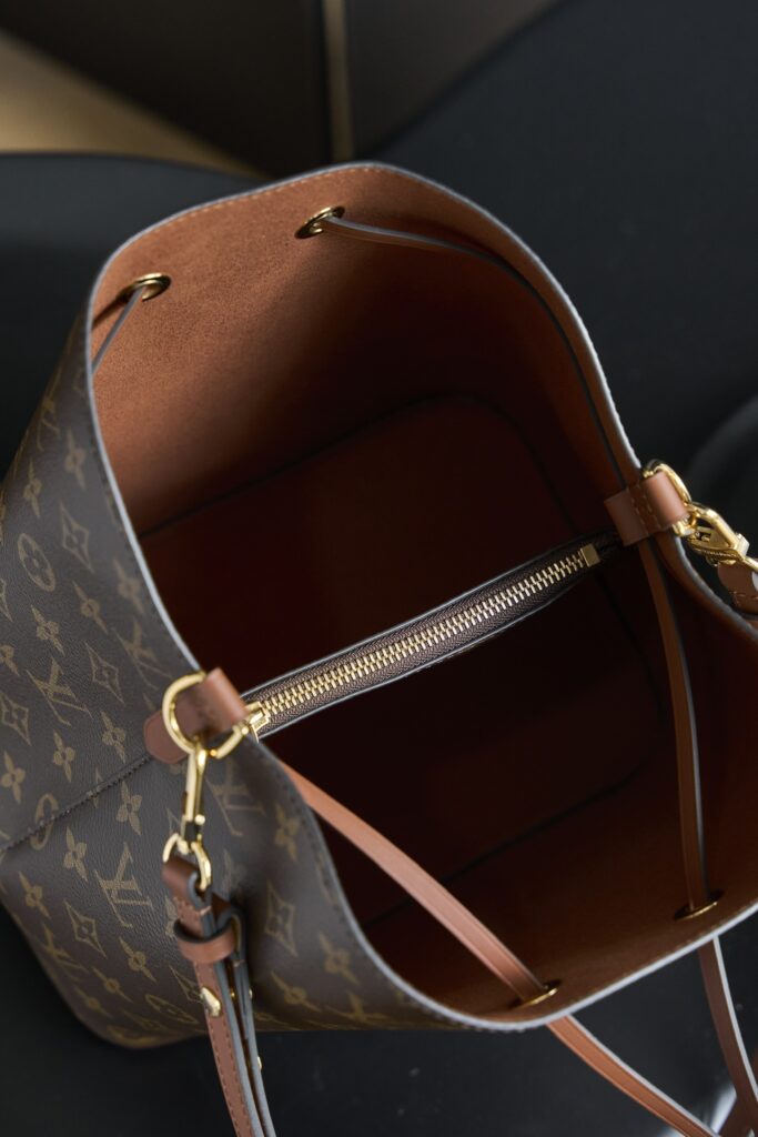Bolsa Neonoe bucket em canvas Monogram 8