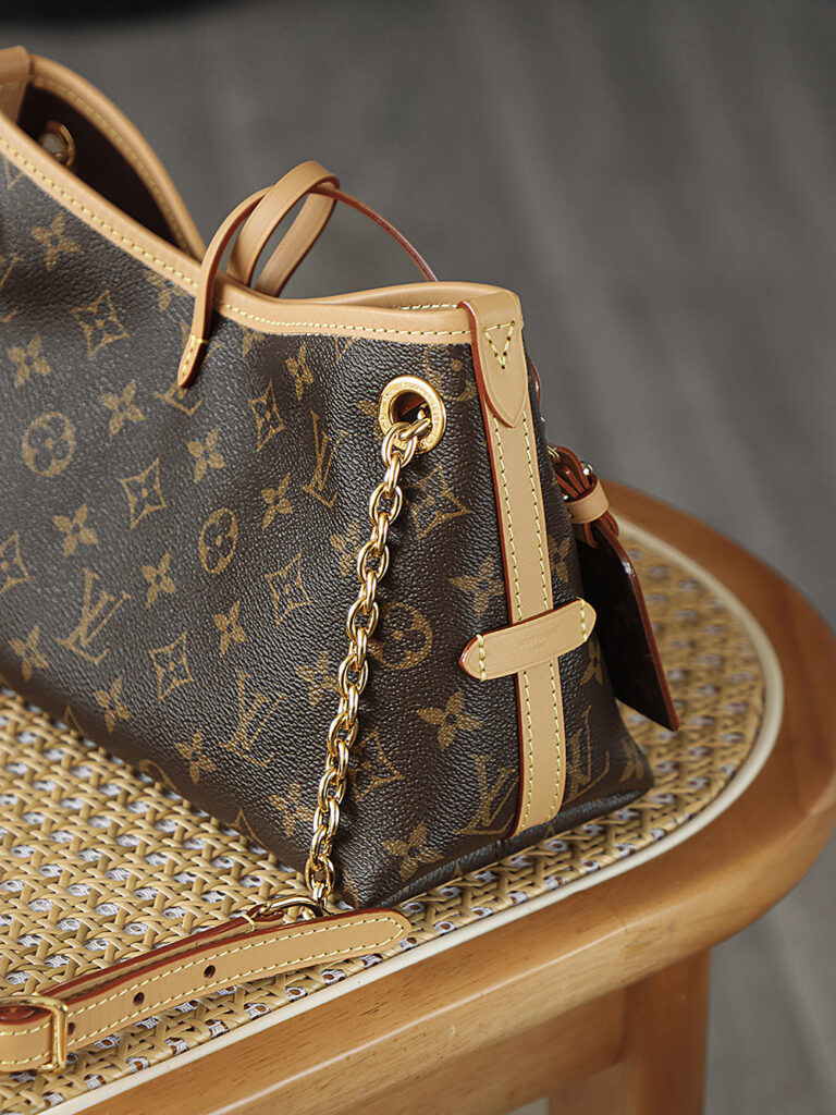 Bolsa CarryAll BB em canvas Monogram 8