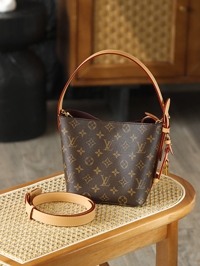 Bolsa All In BB bucket em canvas Monogram 9