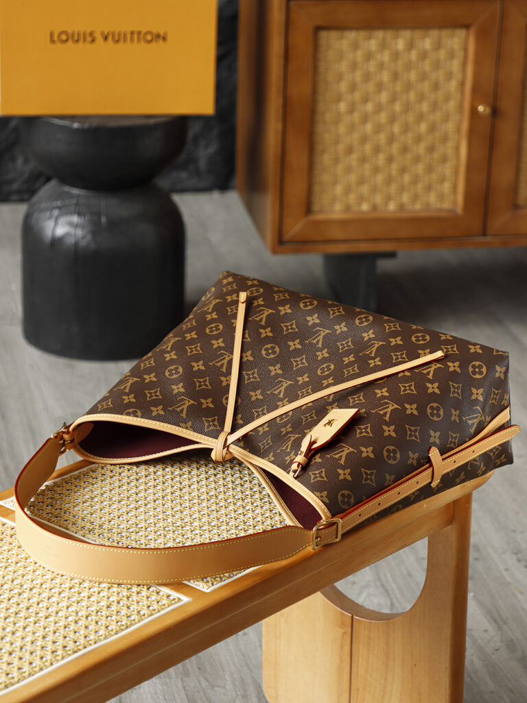 Bolsa CarryAll MM em canvas Monogram 9