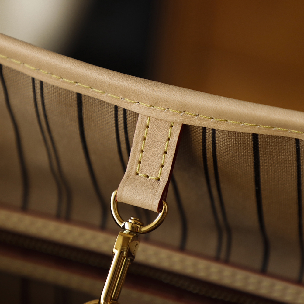 Bolsa Neverfull MM Monogram com interior bege 9