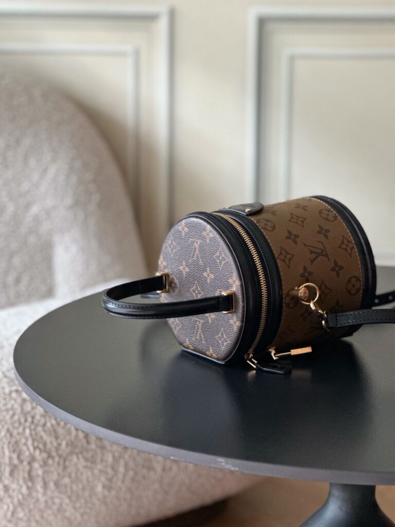 Bolsa Cannes cilindrica em canvas Monogram Reverse 10