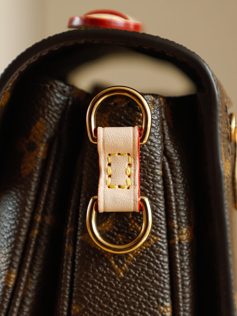 Bolsa Pochette Metis East West em canvas Monogram 10