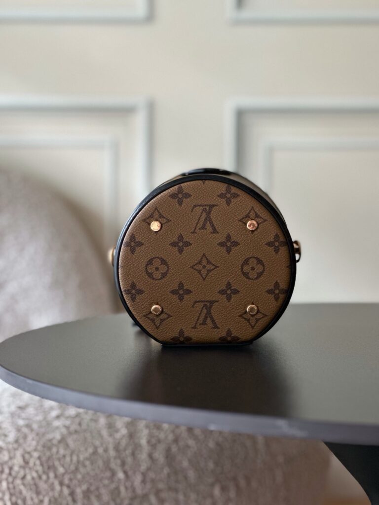 Bolsa Cannes cilindrica em canvas Monogram Reverse 11