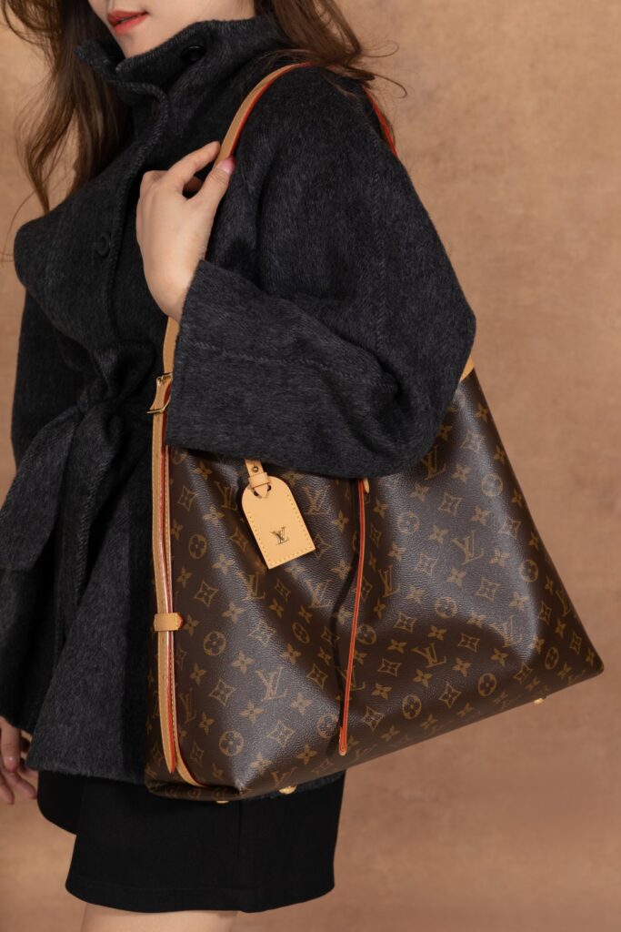 Bolsa CarryAll MM em canvas Monogram 11