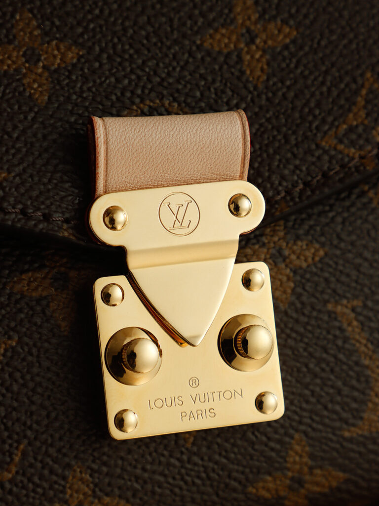 Bolsa Pochette Metis East West em canvas Monogram 11