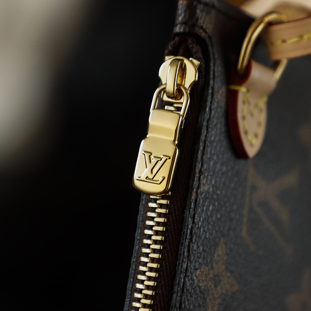 Bolsa Neverfull MM Monogram com interior bege 12
