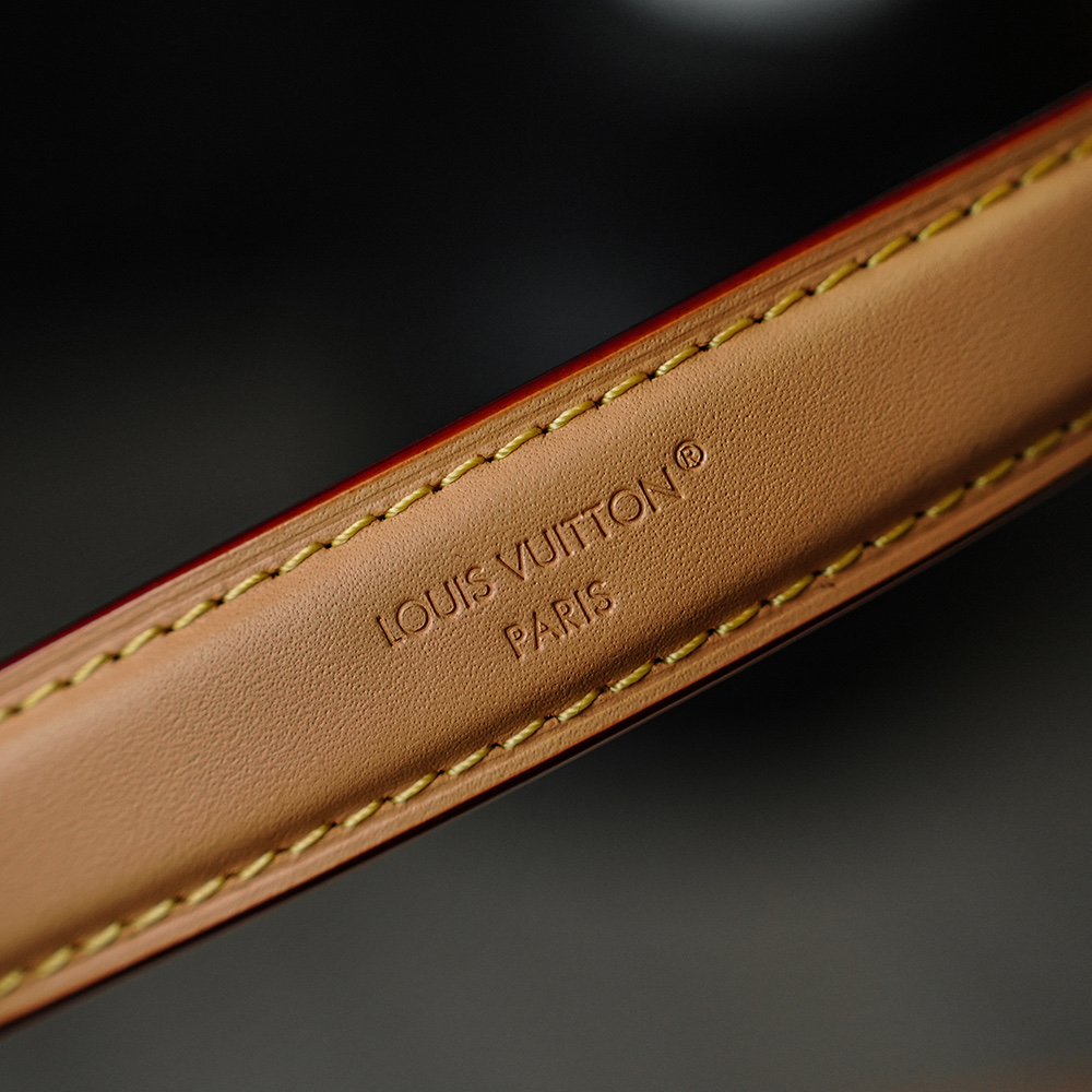 Bolsa Pochette Mia em canvas Monogram 13