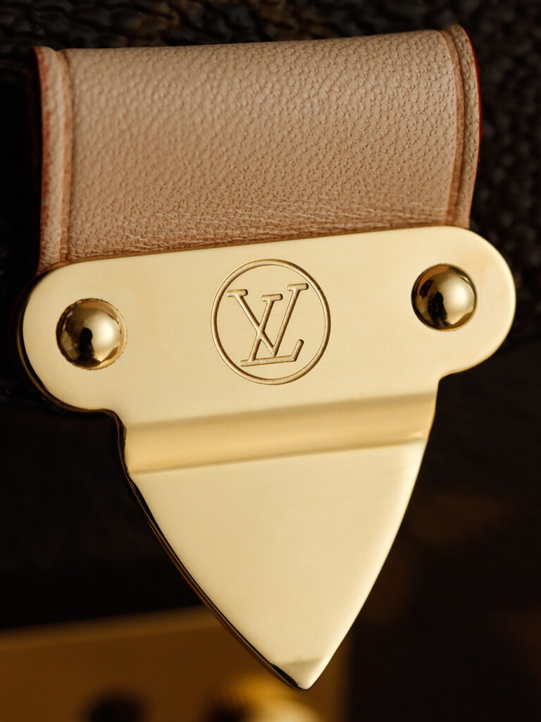 Bolsa Pochette Metis East West em canvas Monogram 13