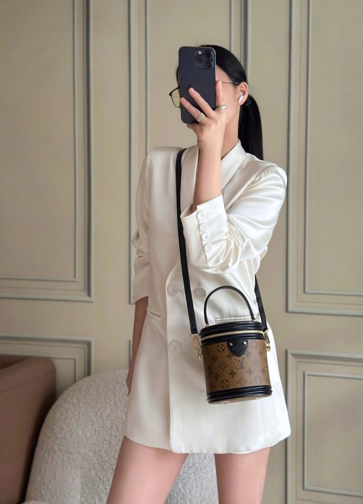 Bolsa Cannes cilindrica em canvas Monogram Reverse 14