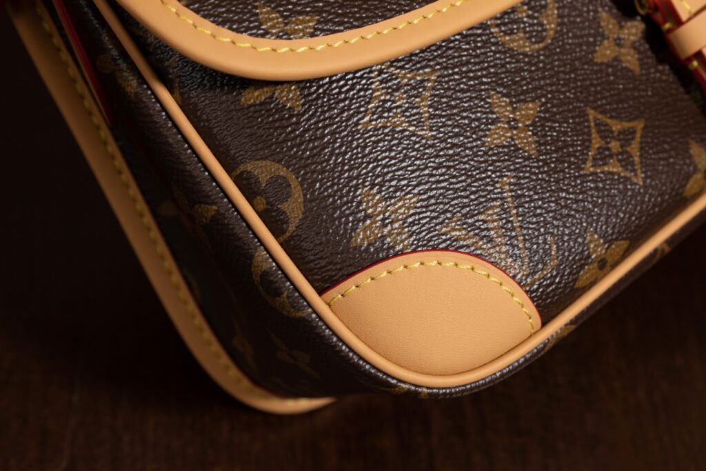 Bolsa Diane PM em canvas Monogram 14