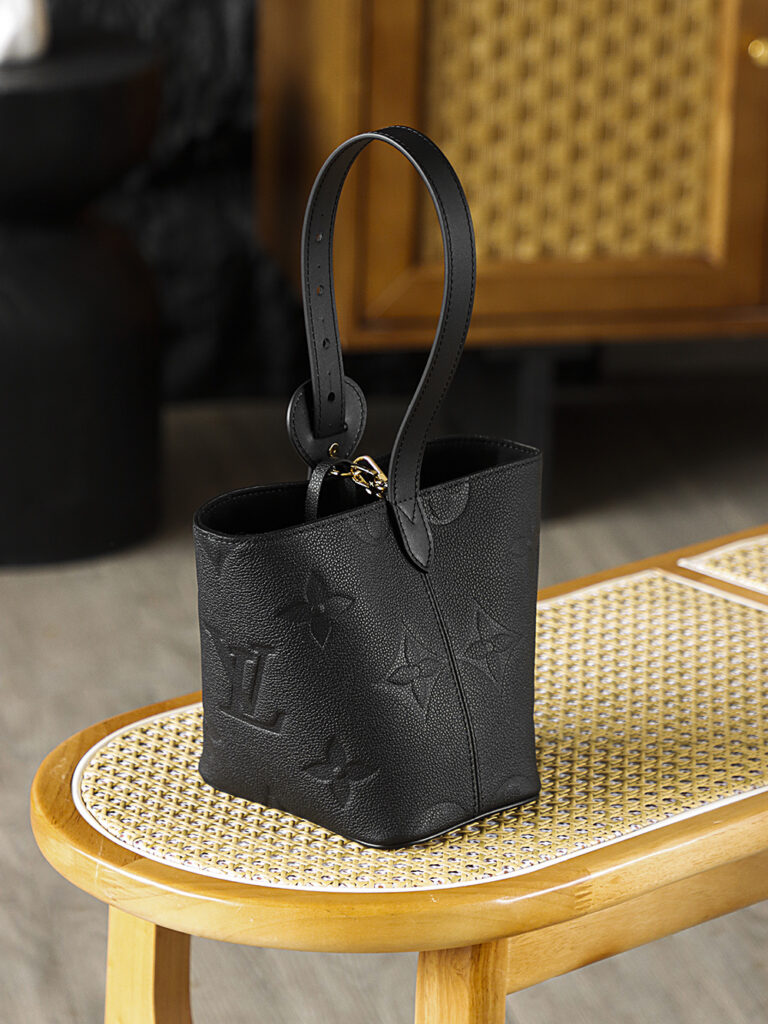 Bolsa All In BB Monogram Empreinte preta 15