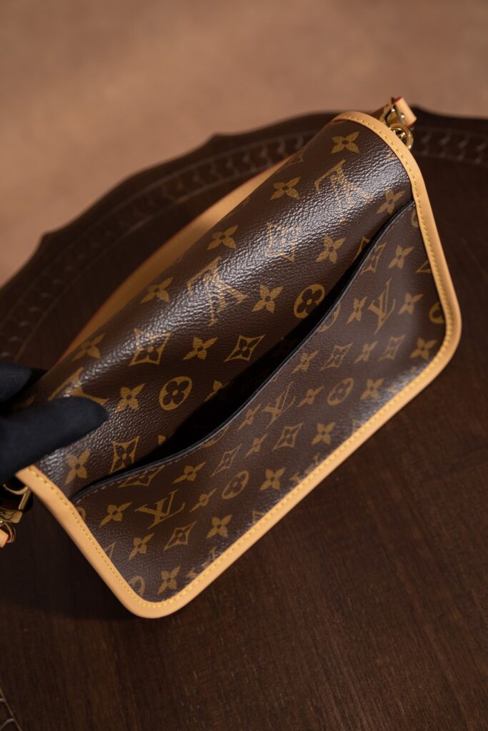 Bolsa Diane PM em canvas Monogram 15