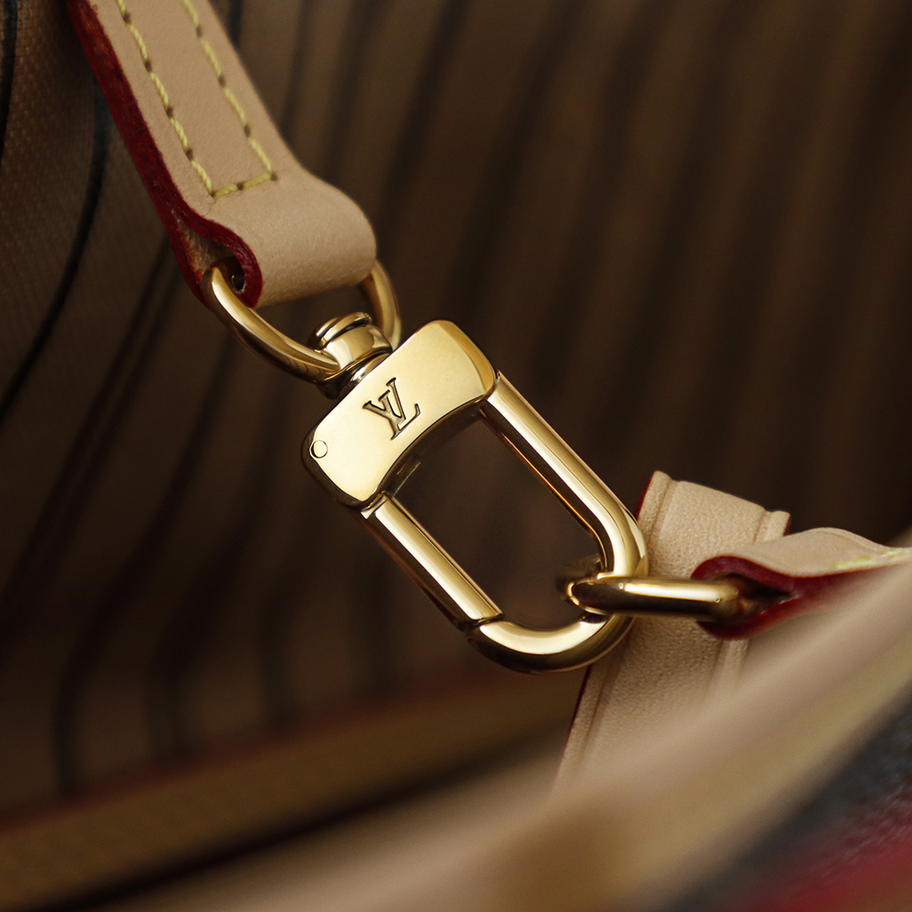 Bolsa Neverfull MM Monogram com interior bege 15
