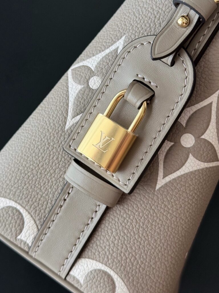Bolsa All In BB Monogram Empreinte taupe e creme 17