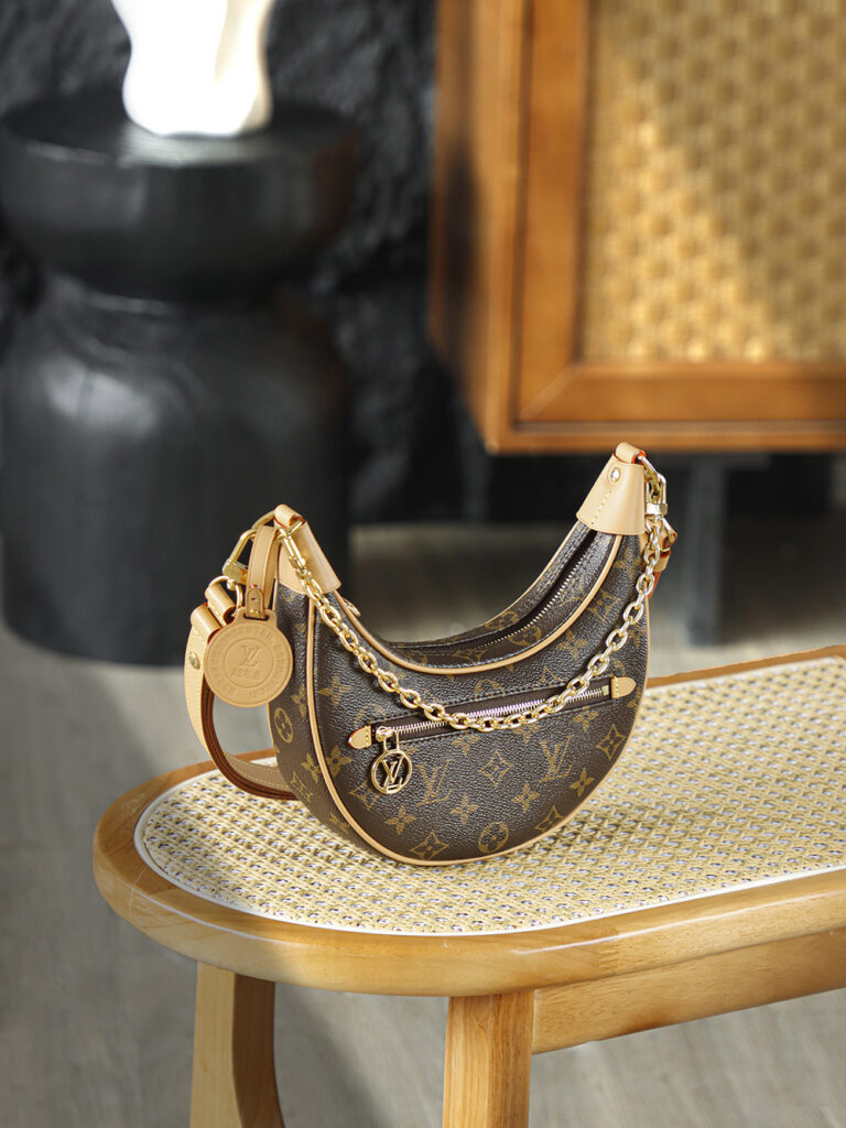Bolsa Loop Hobo em canvas Monogram 17
