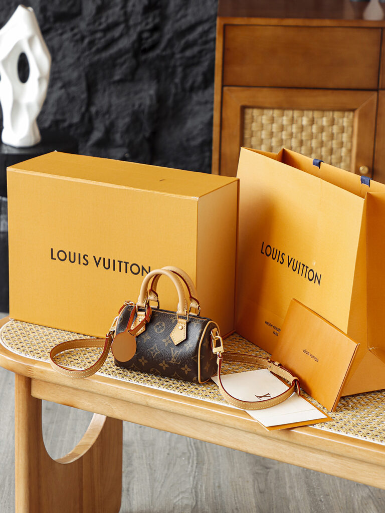 Bolsa Nano Speedy em canvas Monogram 18