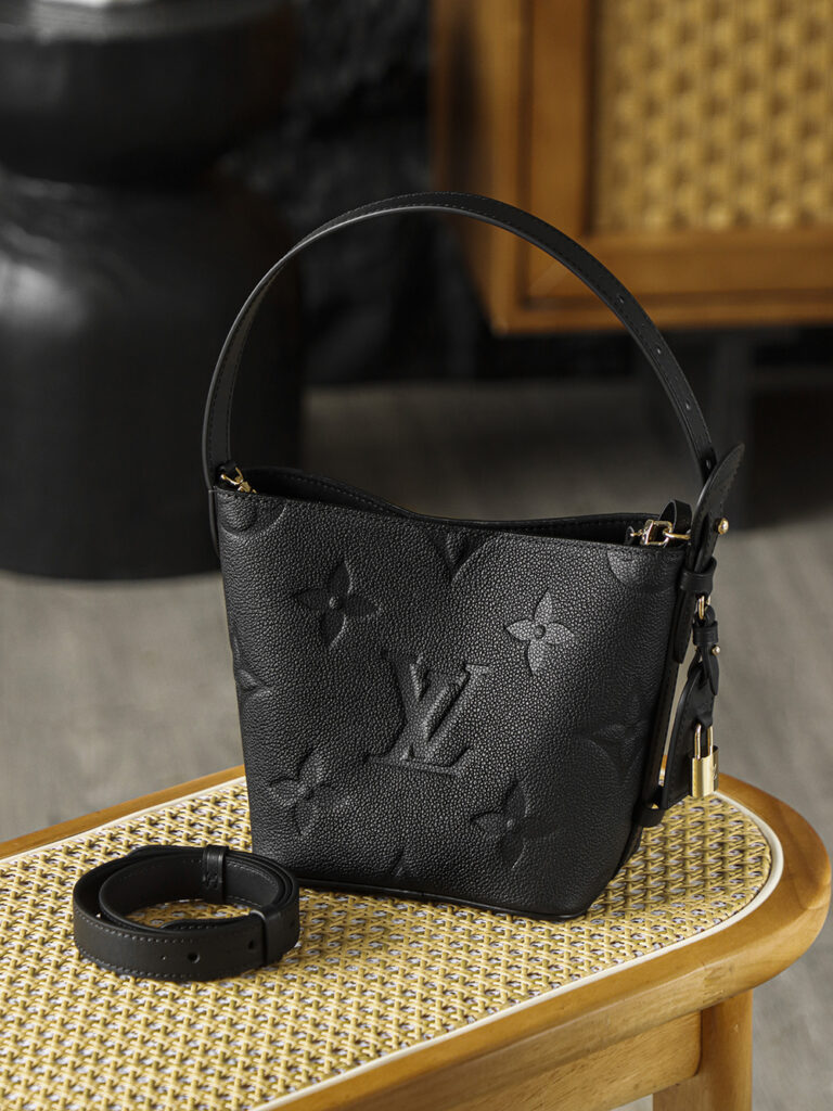 Bolsa All In BB Monogram Empreinte preta 18
