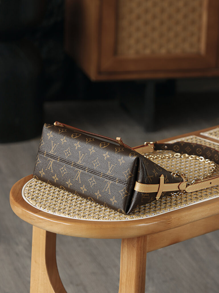 Bolsa CarryAll BB em canvas Monogram 18