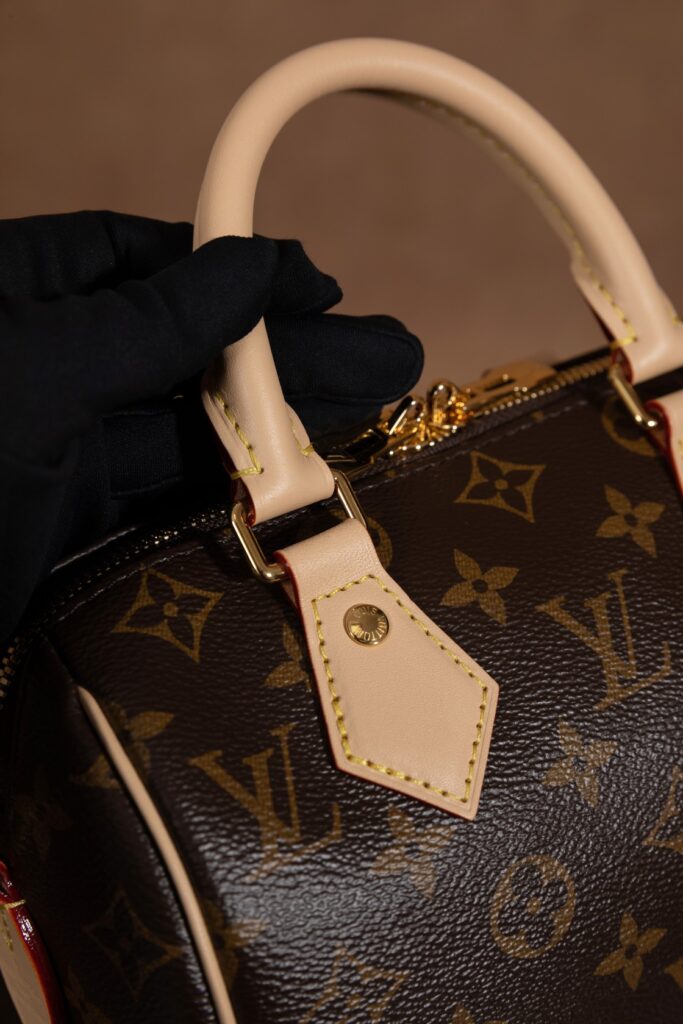 Bolsa Speedy Bandouliere 20 Monogram com alca larga 19