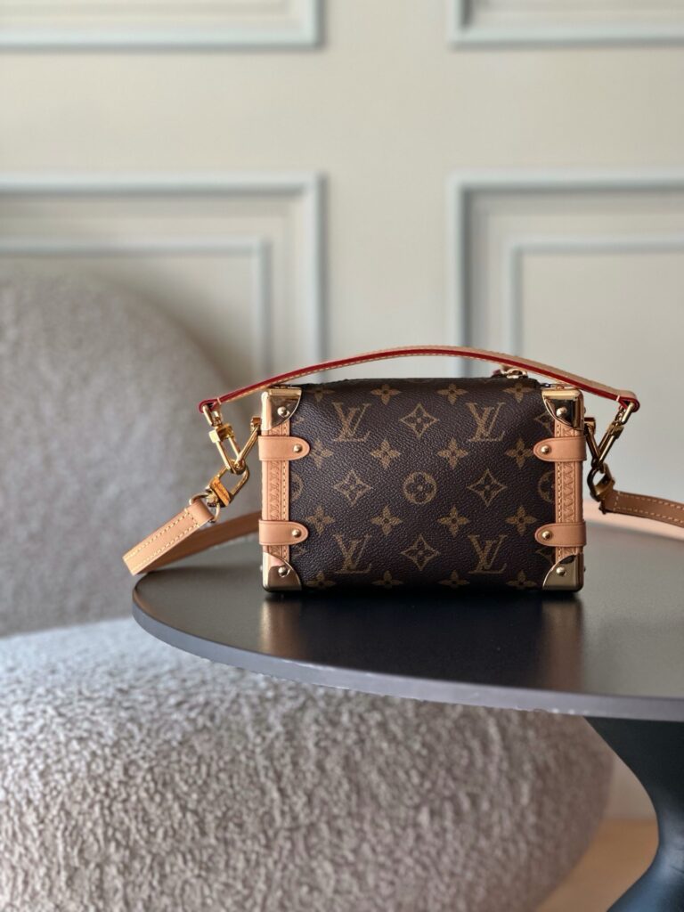 Bolsa Mini Soft Trunk em canvas Monogram 19