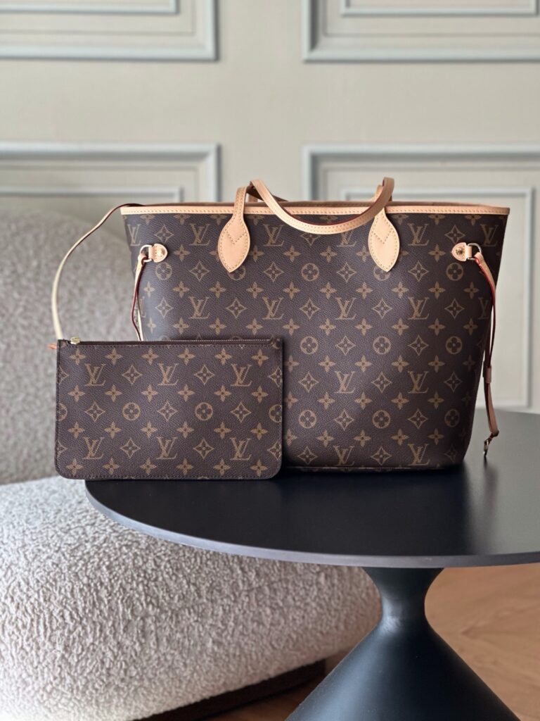 Bolsa Neverfull MM Monogram com interior bege 19