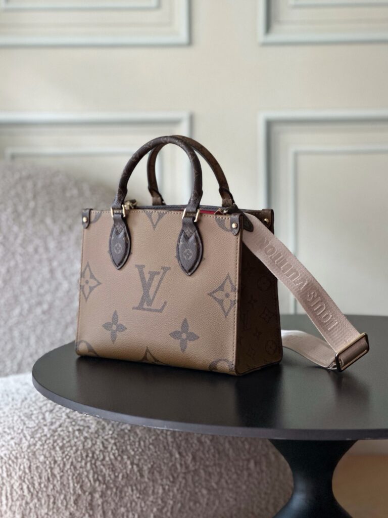 Bolsa Onthego PM em canvas Monogram Reverse 20