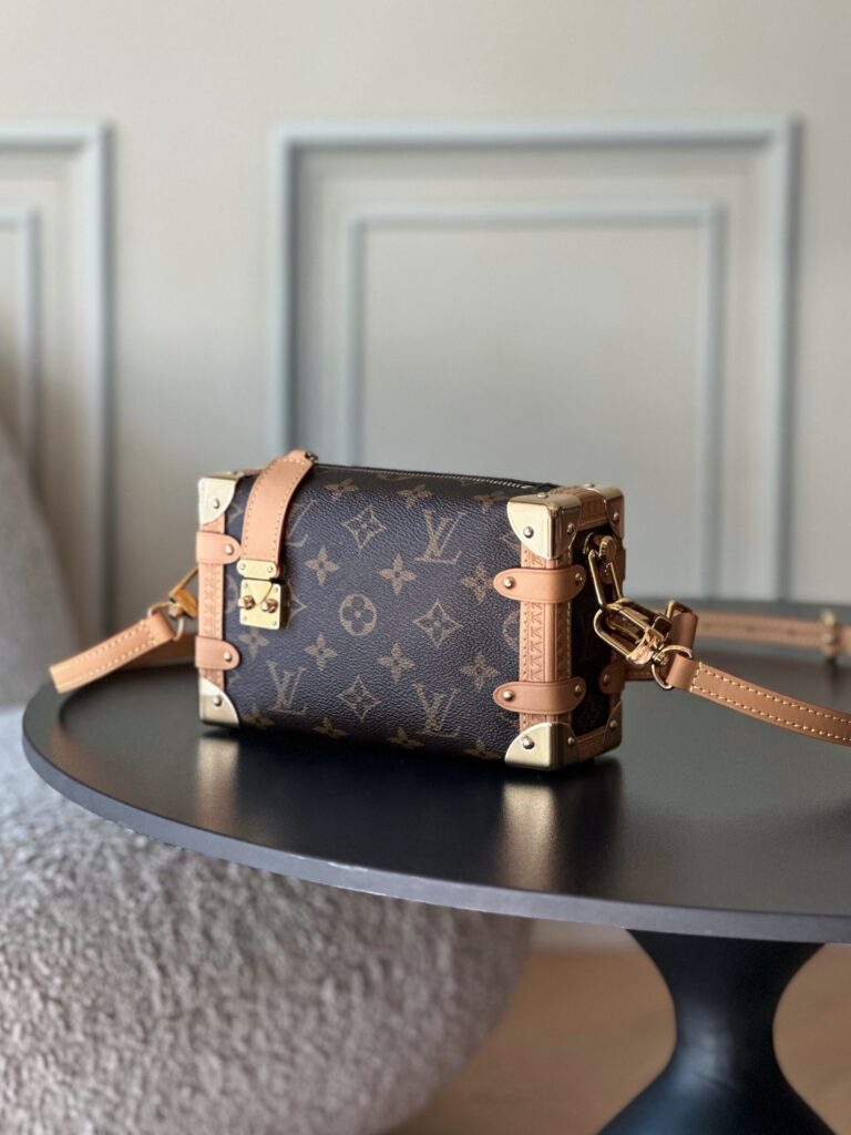 Bolsa Mini Soft Trunk em canvas Monogram 20