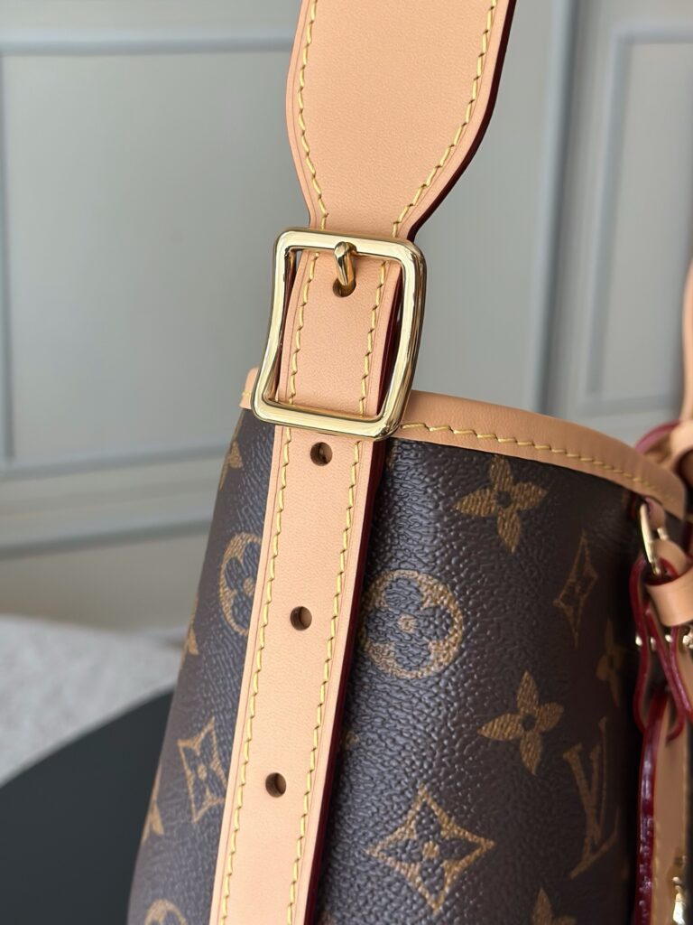 Bolsa CarryAll MM em canvas Monogram 20