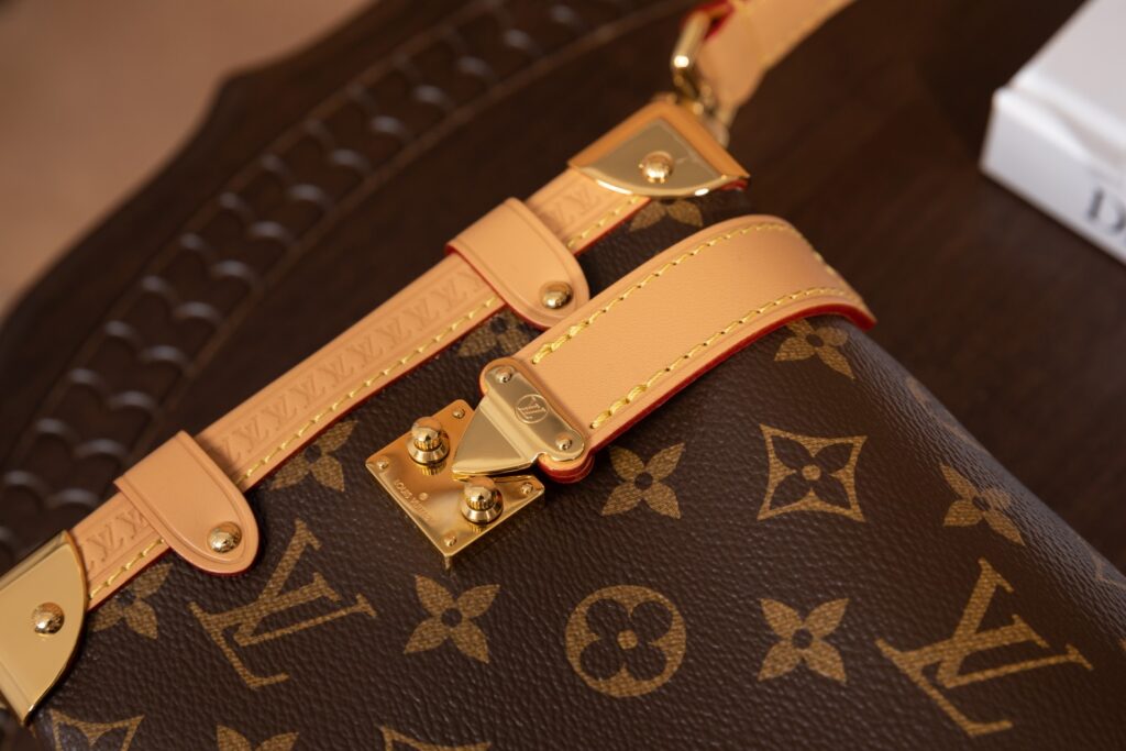 Bolsa Side Trunk MM em canvas Monogram 20