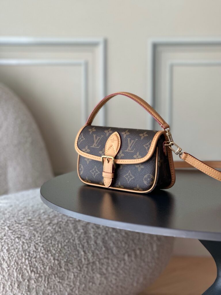 Bolsa Nano Diane em canvas Monogram 20