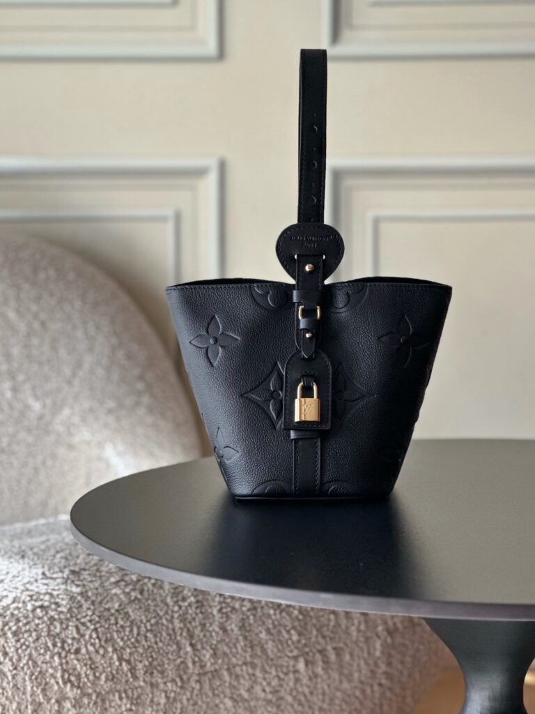 Bolsa All In BB Monogram Empreinte preta 21